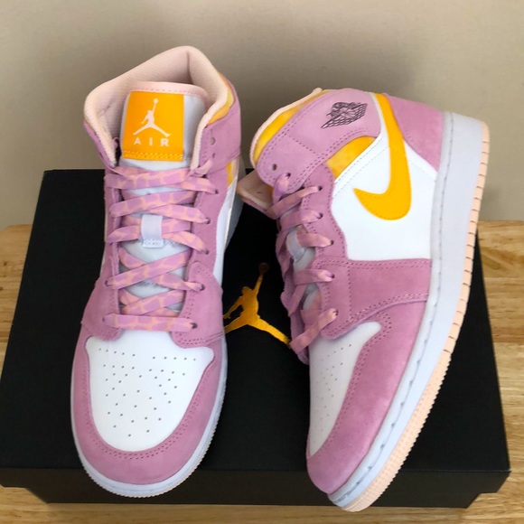 💖💛NIKE AIR JORDAN 1 MID SE GS SNEAKERS💛💖 - Picture 5 of 11